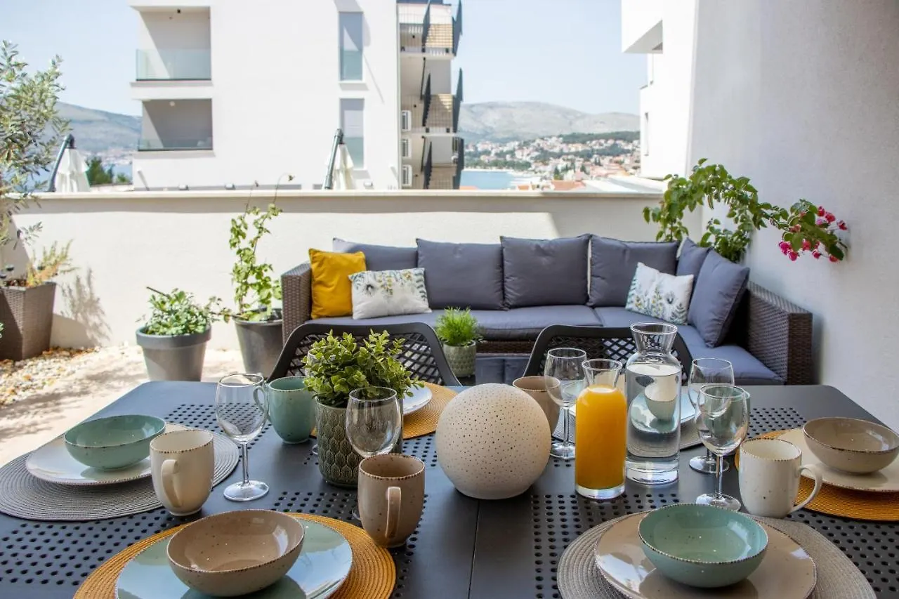 Luxury Apartment Casia With Heated Pool And Pleasent Terrace Trogir